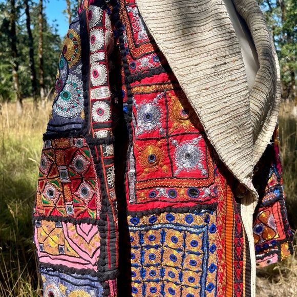 Vintage Embellished Indian Banjara Embroidery Mirrorwork Patchwork Coat - Picture 8 of 9